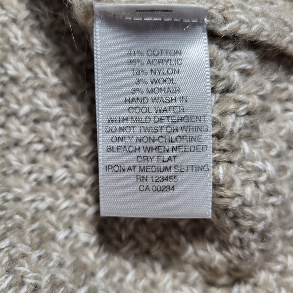 Lord & Taylor Women's Sweater Size L Pull Over Beige Boxy - Picture 5 of 7